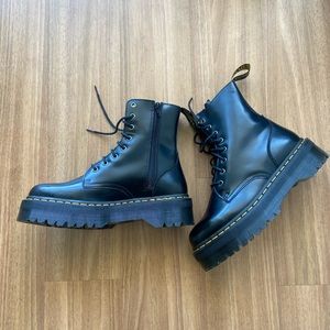 DR. MARTENS - JADON *BRAND NEW*